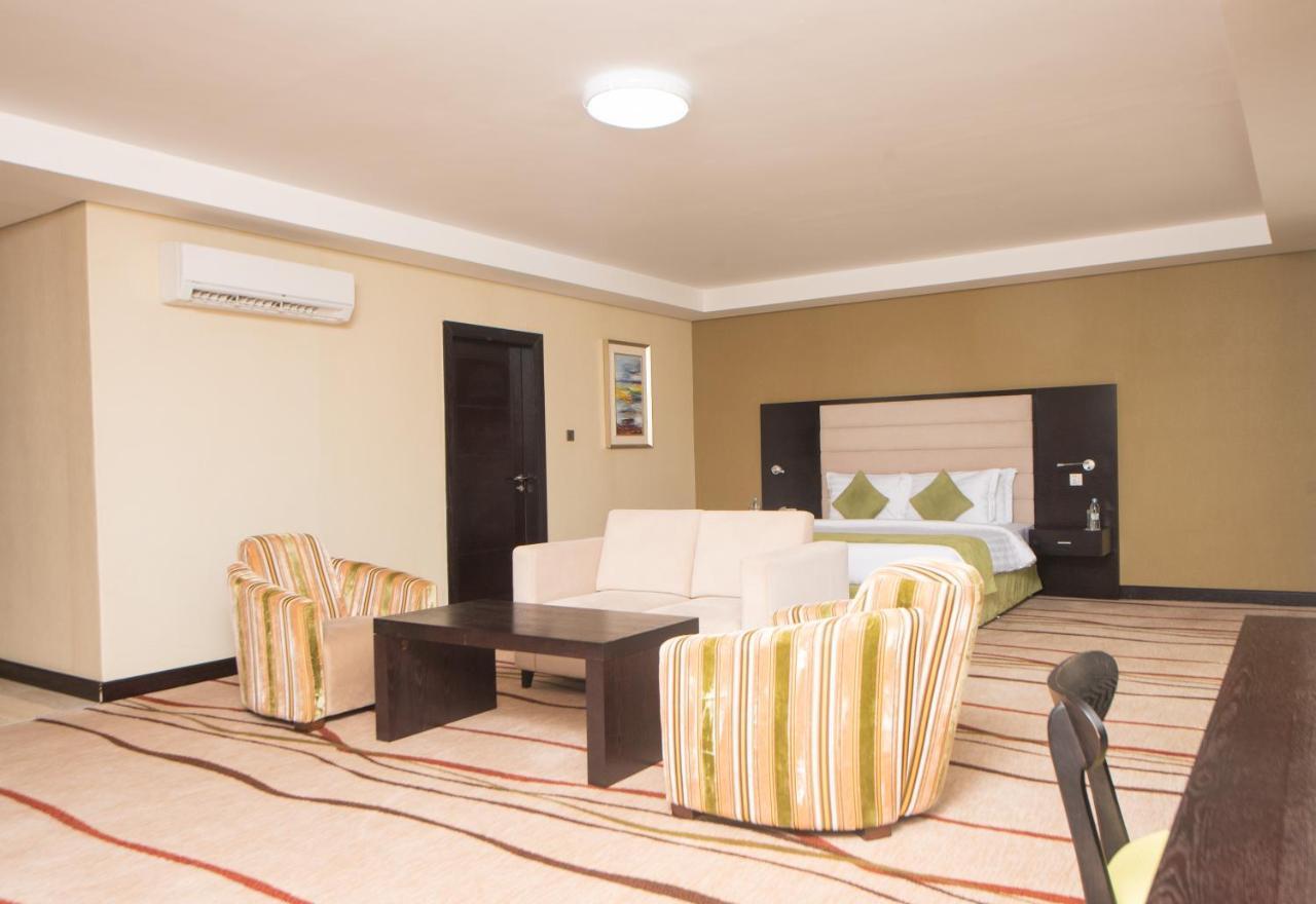 Crossroads Hotel Blantyre Exterior photo